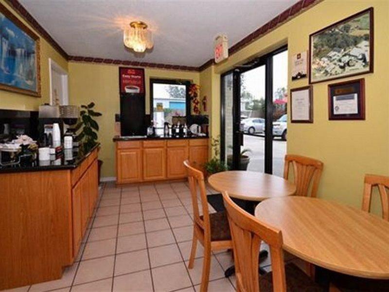 Econo Lodge Houston Brookhollow Restoran gambar